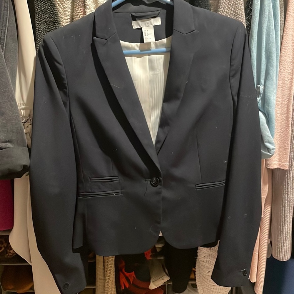 H&M navy blue blazer.